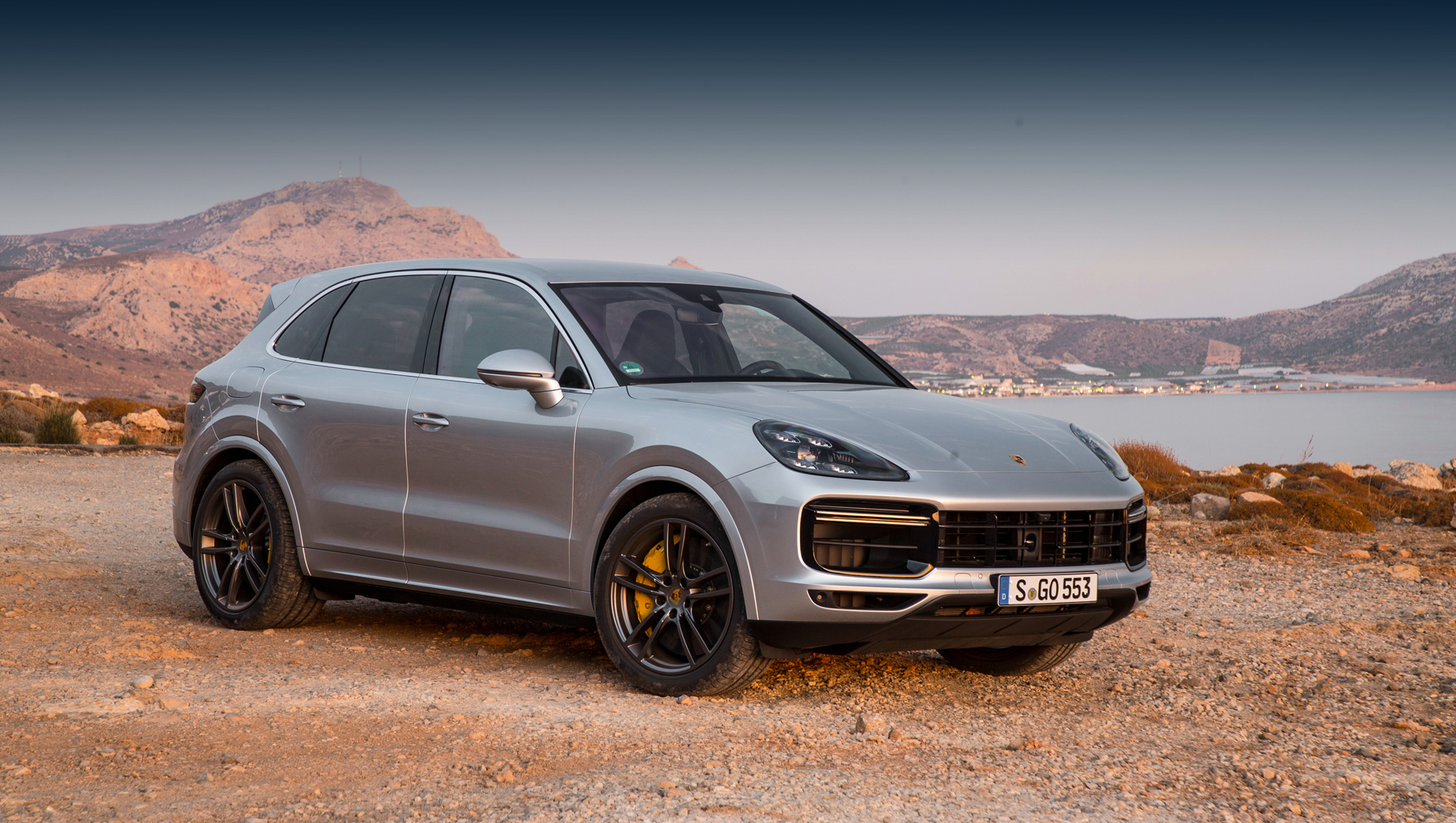 Porsche Cayenne отозван в России из-за риска утечки горючего