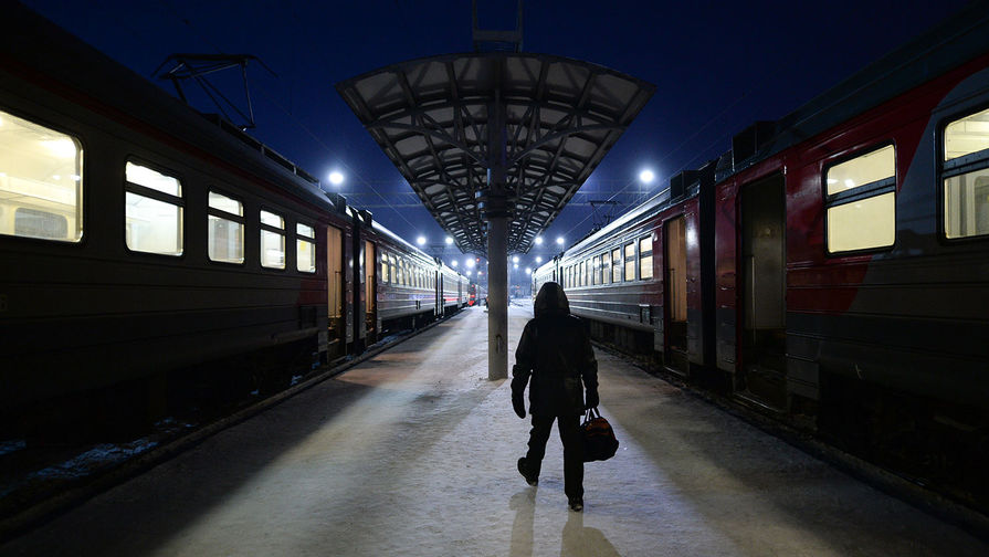 В Подмосковье погиб молодой мужчина, сорвавшись с электрички