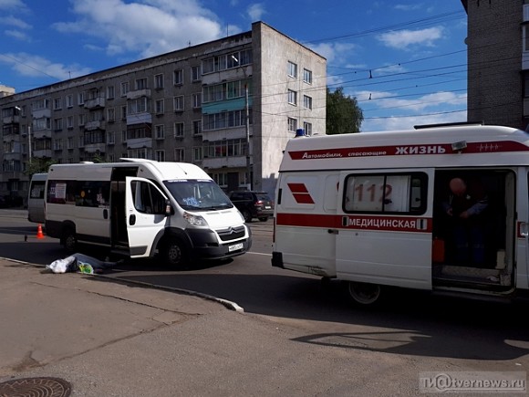 В Пензе маршрутка врезалась в фонарный столб: пострадали 10 человек