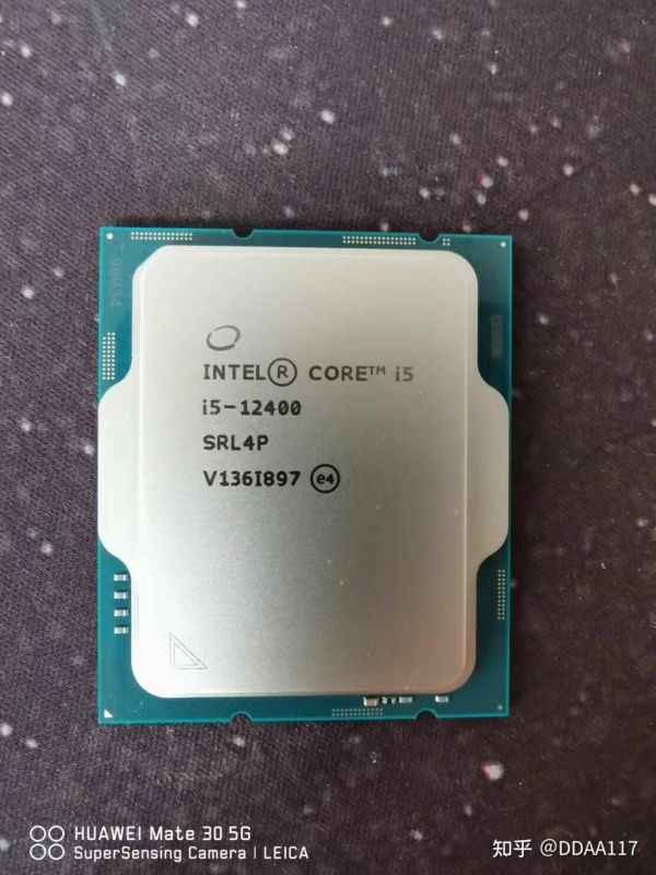 Опубликованы фотографии и спецификации процессоров Intel Core i9-12900, i7-12700, i5-12600, i5-12400, i3-12300 и i3-12100