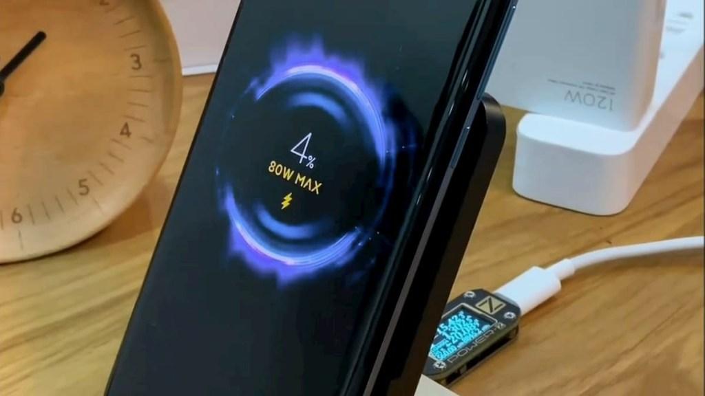 Зарядка Xiaomi на 80 Вт заряжает смартфон за 19 минут