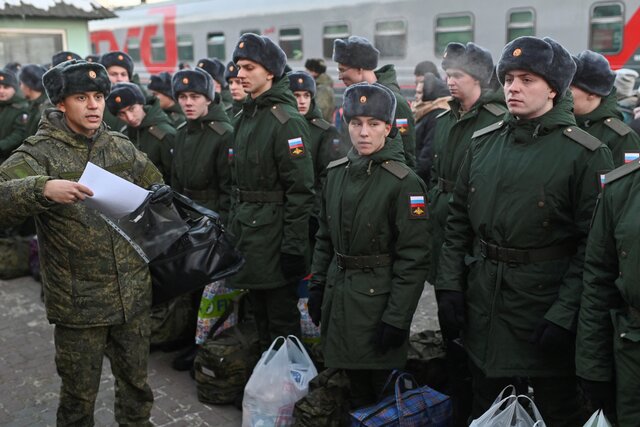 Военная реформа в РФ начиналась с обещаний, что в армию больше не будут брать 18-летних. Еще как будут. Потенциальных призывников через несколько лет станет на два с лишним миллиона больше