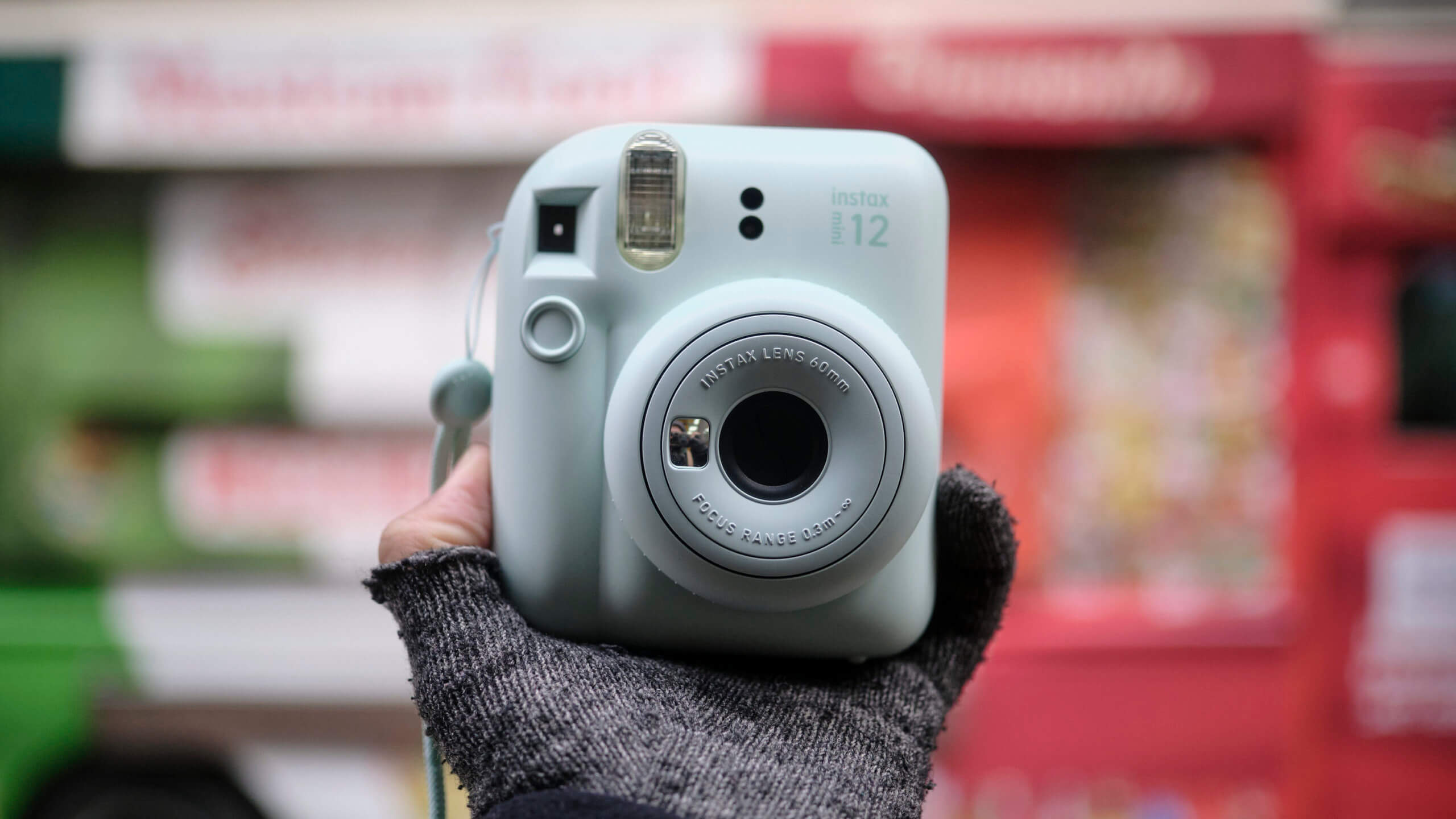 Представлена камера Fujifilm Instax Mini 12