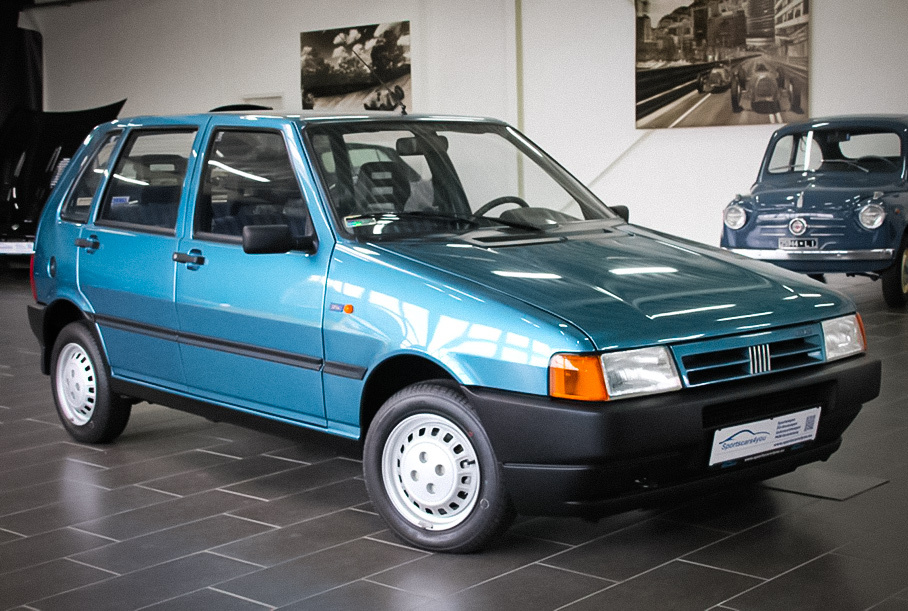 На продажу выставили 24-летний Fiat Uno почти без пробега