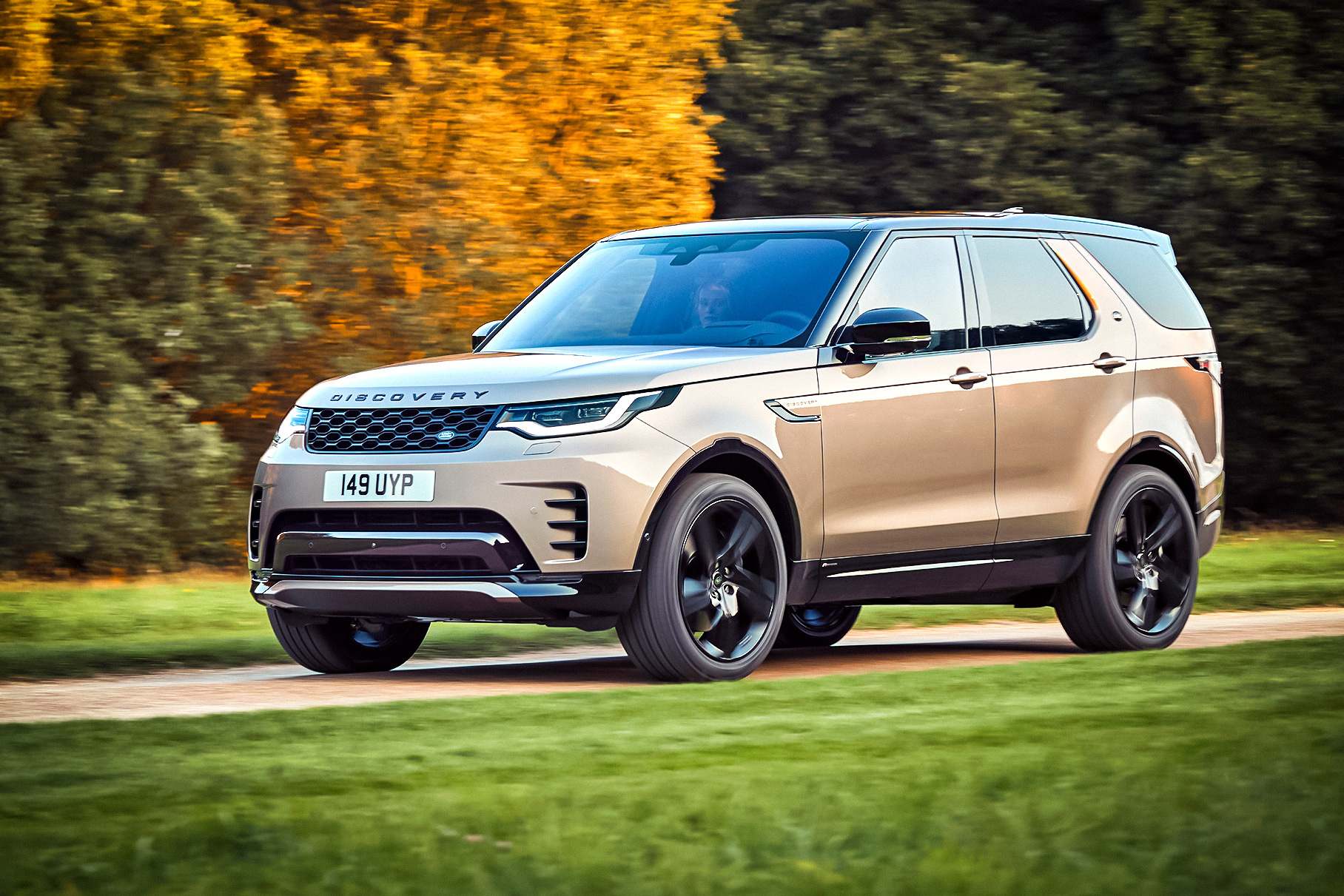 Land Rover Discovery обновился и получил новые моторы