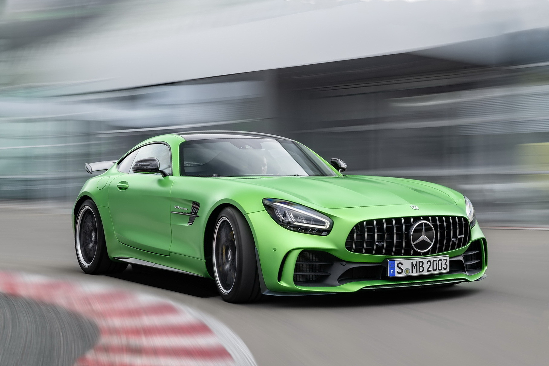 Mercedes-Benz свернет продажи GT R на одном из ключевых рынков