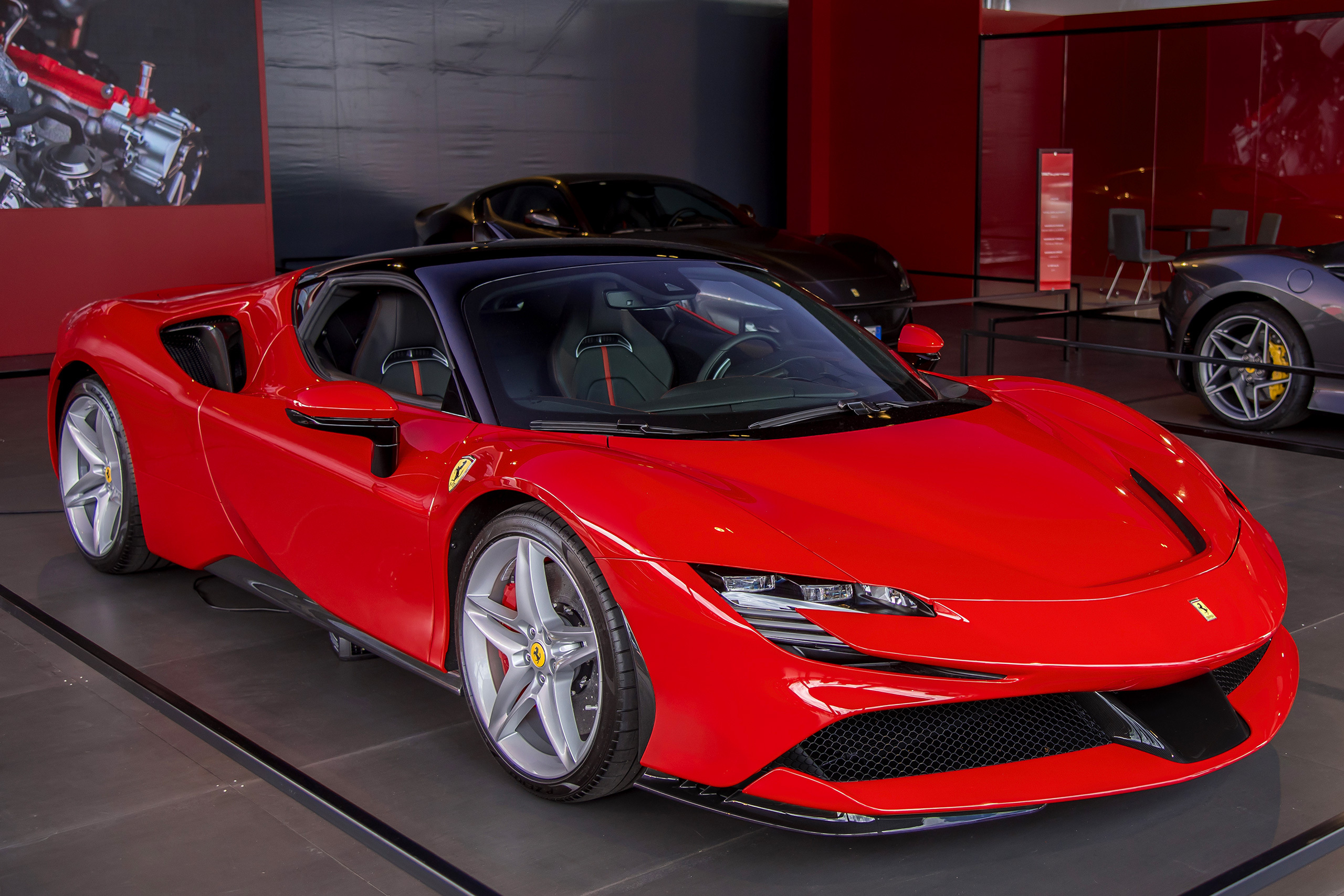 Ferrari SF90 Stradale: быстрее некуда?