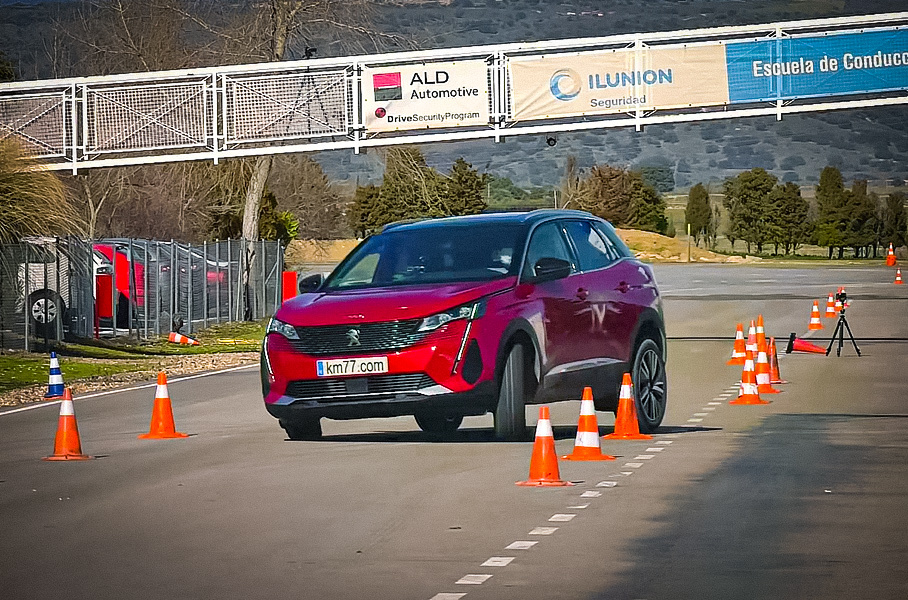 Peugeot 3008 после обновления стал хуже проходить «лосиный» тест