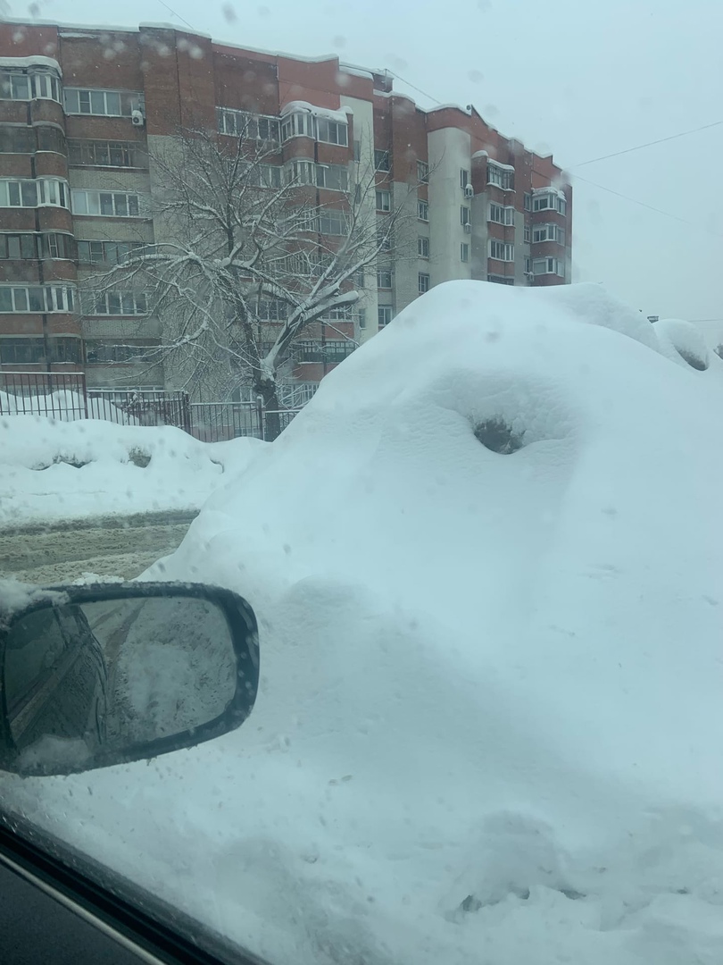 «Машины сносит к домам»: в Пензе снежные завалы создали аварийную ситуацию