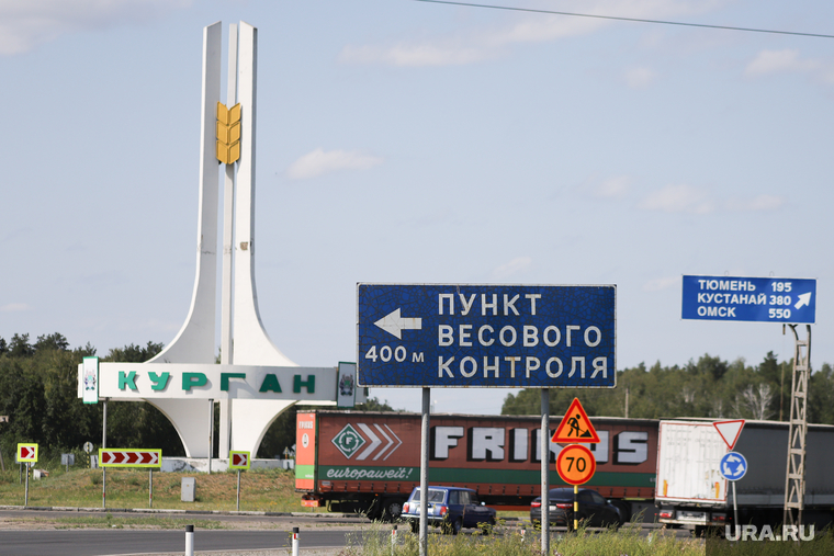 В Кургане наказали инспектора-взяточника. Он требовал деньги у водителя машины с колбасой