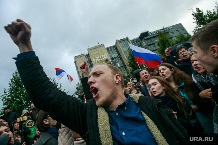 Коронавирус: последние новости 13 июля. Эффективной вакцины нет, ученые из Уханя обличают власти Китая, россияне нашли лазейку, как отдохнуть в Турции