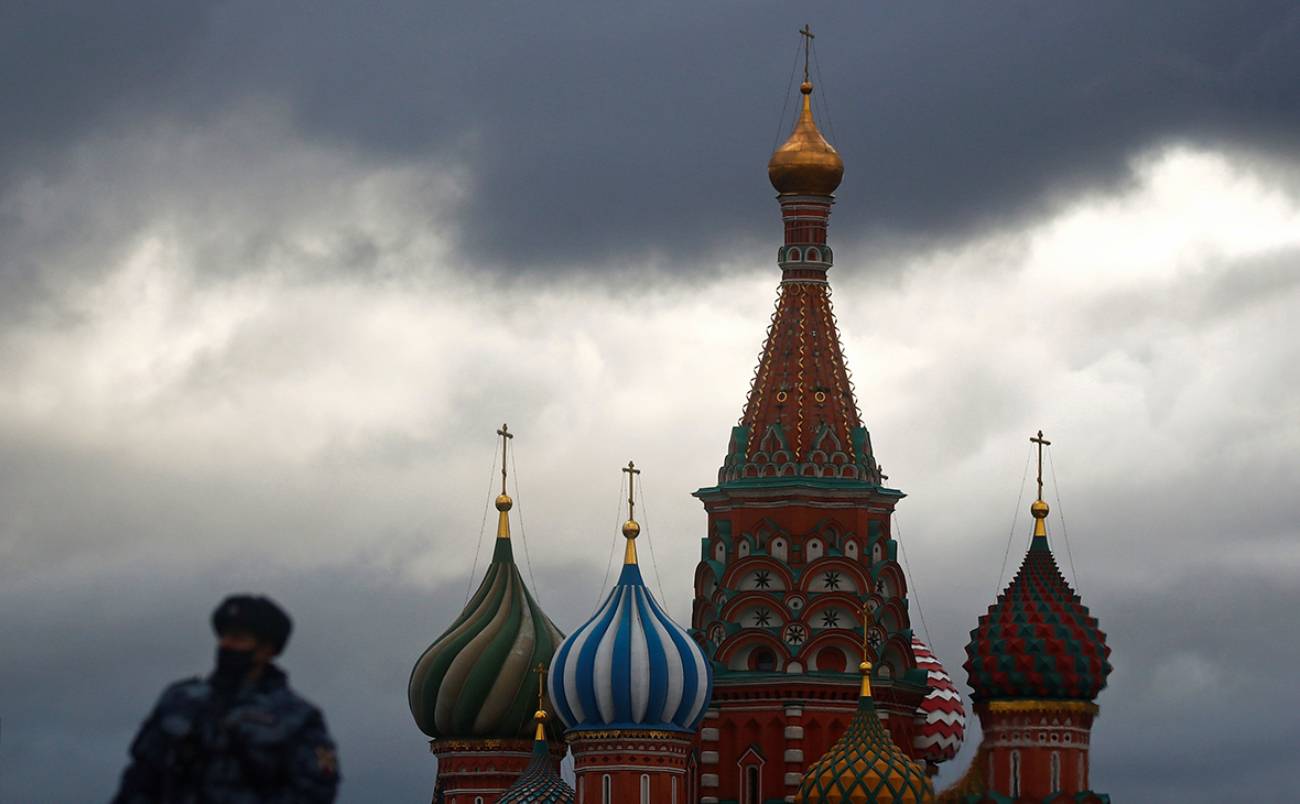 Москва ввела новые ограничения. Сколько потеряет бизнес перед Новым годом