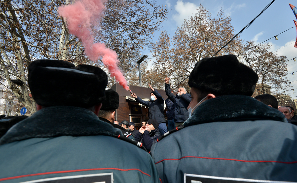 Турция назвала события в Армении попыткой госпереворота и осудила их