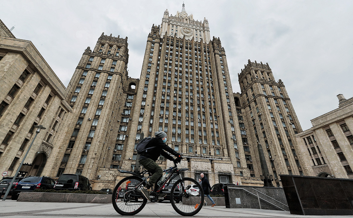 МИД заявил о готовности к честному диалогу с Германией о Навальном