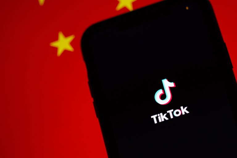 Трамп назвал условие заключения сделки между Oracle и TikTok