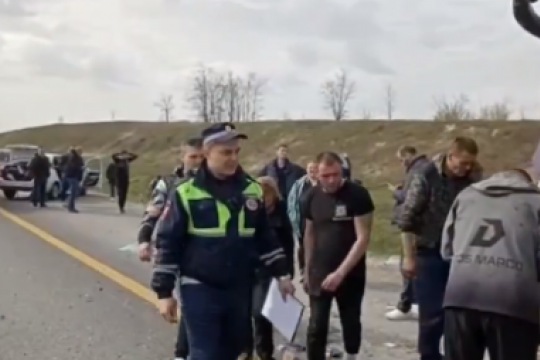 В Ростовской области автобус опрокинулся на трассе, пострадали более десяти человек