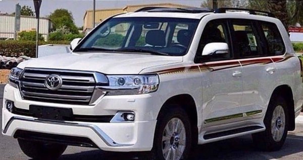 «Не вздумайте Камри так сделать!»: Показан Toyota Land Cruiser Sedan – сеть в шоке