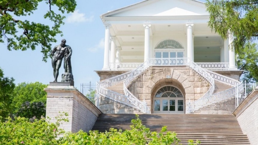 В Екатерининский парк Царского села вернулся обновленный Геракл