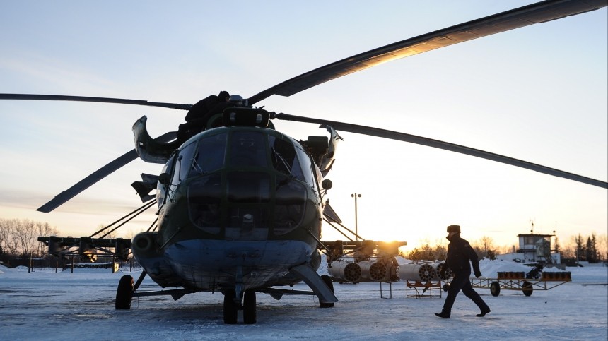 Один человек погиб и двое пострадали при падении вертолета Ми-8 под Ульяновском