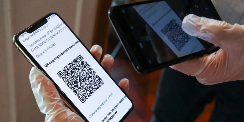 Россияне проходят в торговые центры по QR-кодам от техники и еды