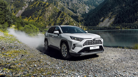 Toyota расширила перечень комплектаций RAV4 в России