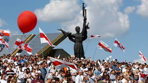 В Минске проходит многотысячный митинг оппозиции // Онлайн-трансляция: вслед за эмоциональной речью Лукашенко по всей Белоруссии собираются его противники