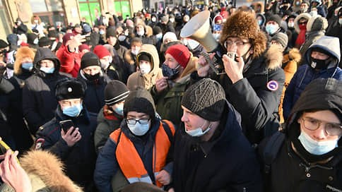 Протестные акции в поддержку Алексея Навального // Онлайн-трансляция: правозащитники сообщают о почти 150 задержанных в Сибири и на Дальнем Востоке